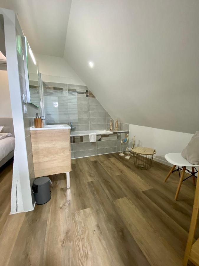 Comfortable Air-Conditioned T3 In The Heart Of Amboise With Parking Space Exterior photo