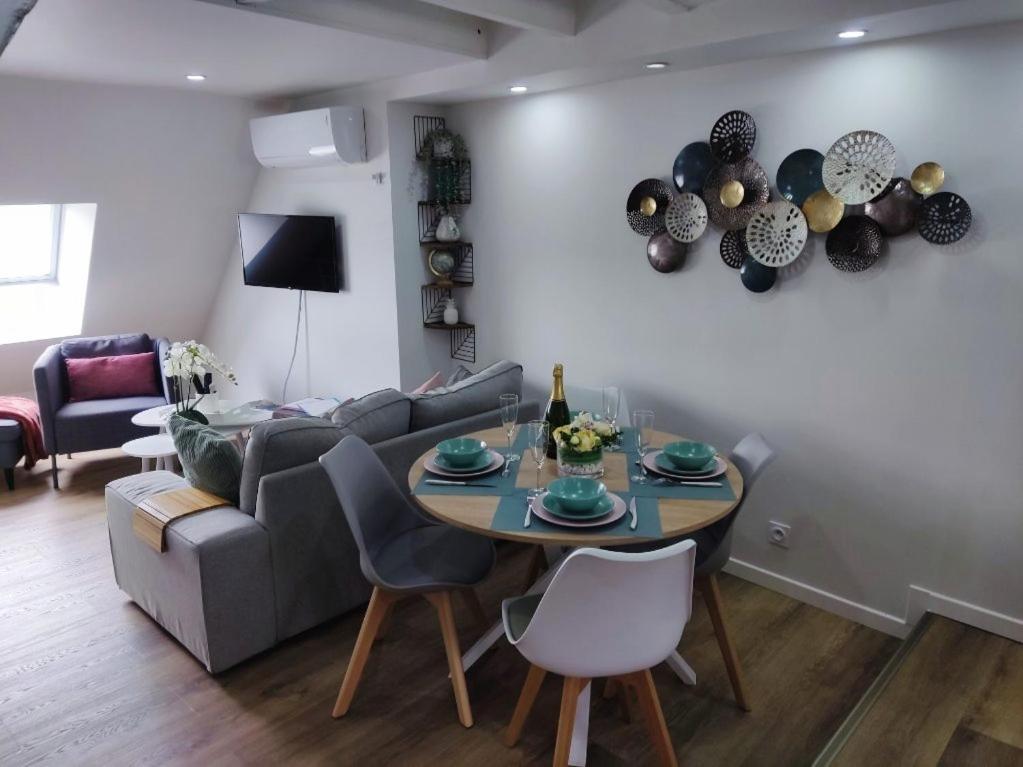 Comfortable Air-Conditioned T3 In The Heart Of Amboise With Parking Space Exterior photo