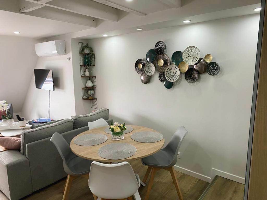 Comfortable Air-Conditioned T3 In The Heart Of Amboise With Parking Space Exterior photo